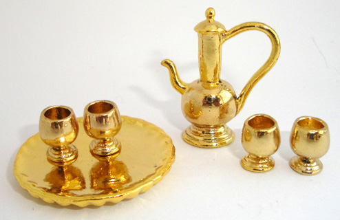 Bakke med kande og glas
